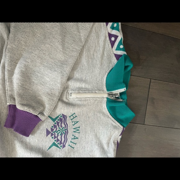 Vintage Collared Sweatshirt - Picture 5 of 5